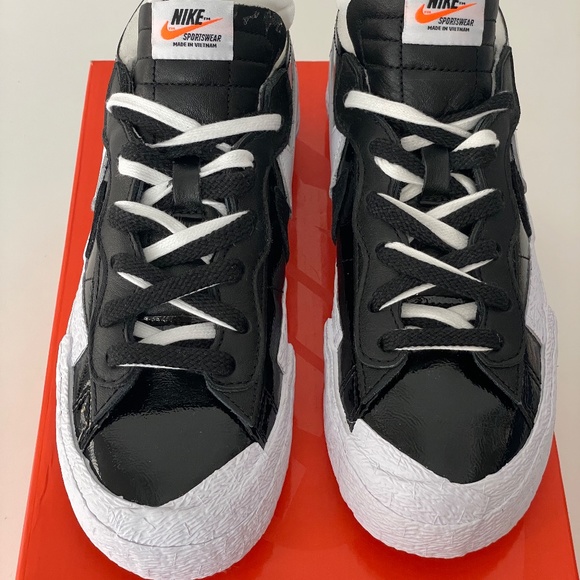 Size 7 - Nike Blazer Low x Sacai Shiny Black White DM6443 001 main image 4